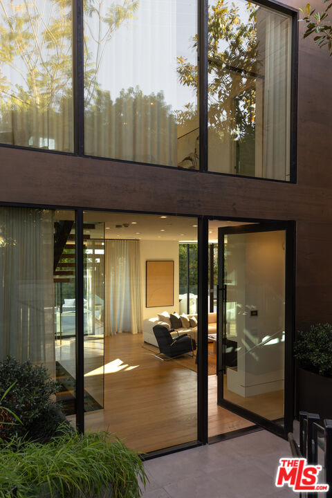 815 N Tigertail Rd, Los Angeles, CA 90049 — photo 2