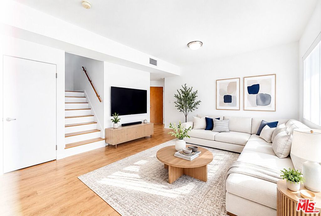 2864 Sunset Place 201 — photo