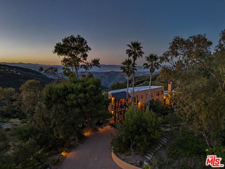 22067 Saddle Peak Road — photo