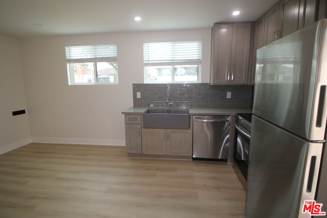 Home in View Park, CA 90043 — photo 2
