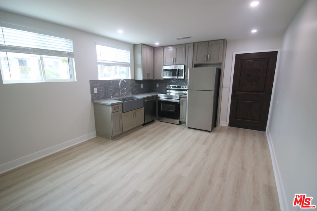 Home in View Park, CA 90043 — photo 3
