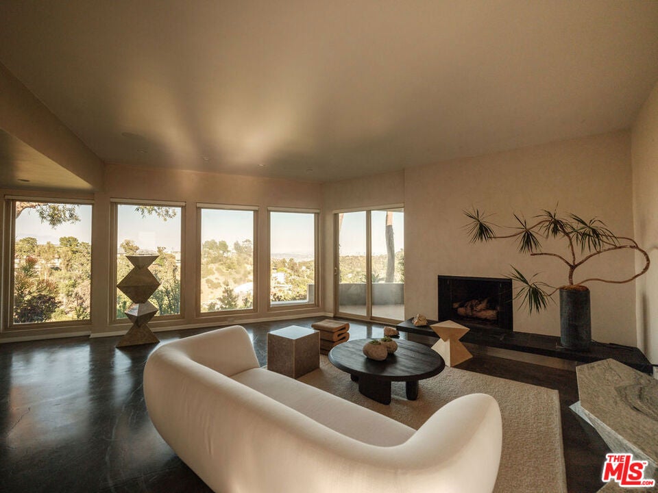 2400 Crest View Drive — photo