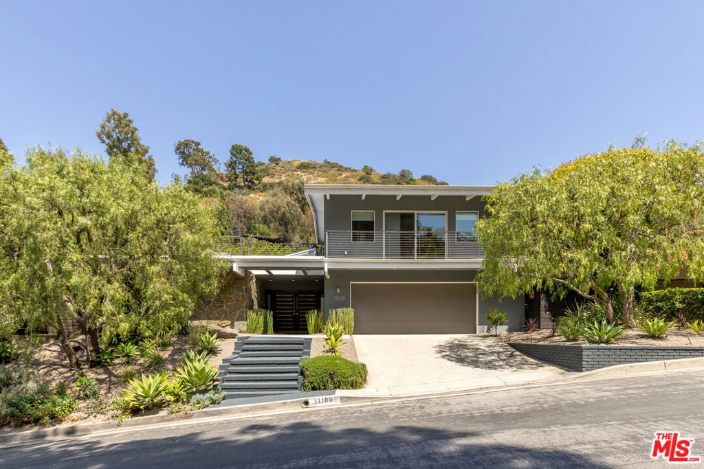 11109 Dona Pegita Drive — photo