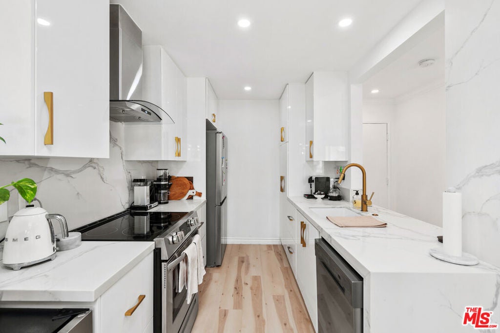 1222 N Olive Drive 201 — photo