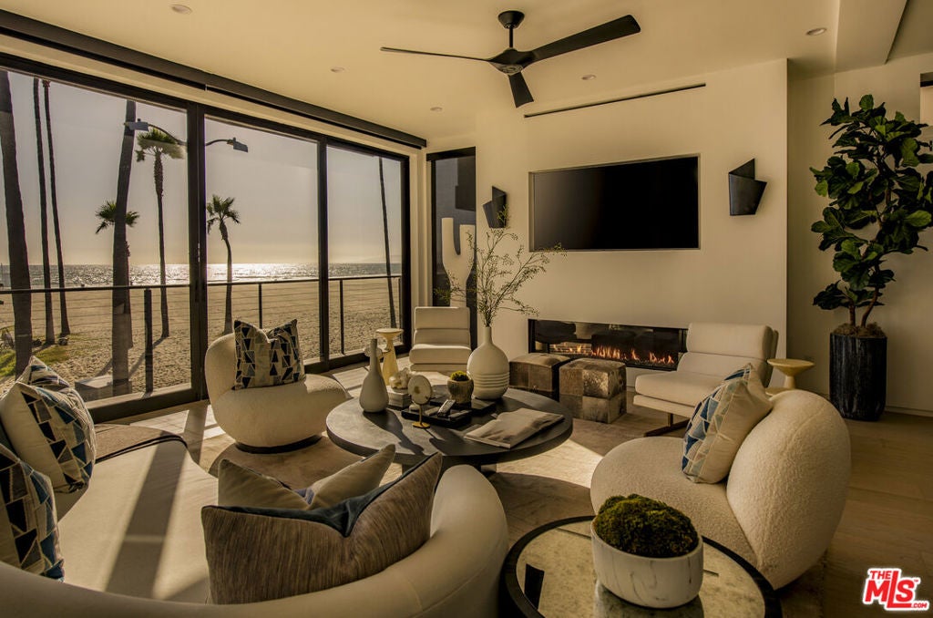 3011 Ocean Front Walk — photo