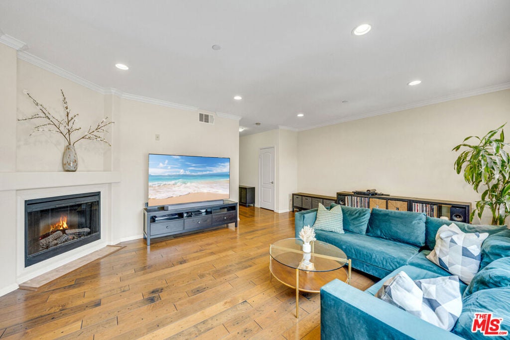 3401 S Bentley Avenue 301 — photo