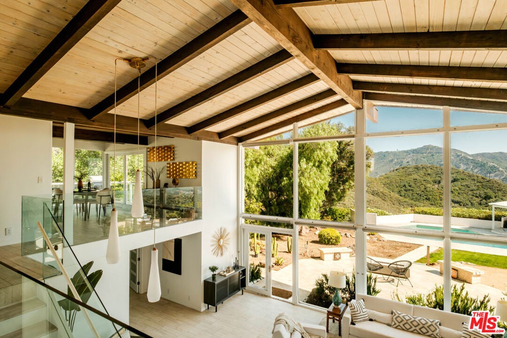 26094 Mulholland Highway — photo