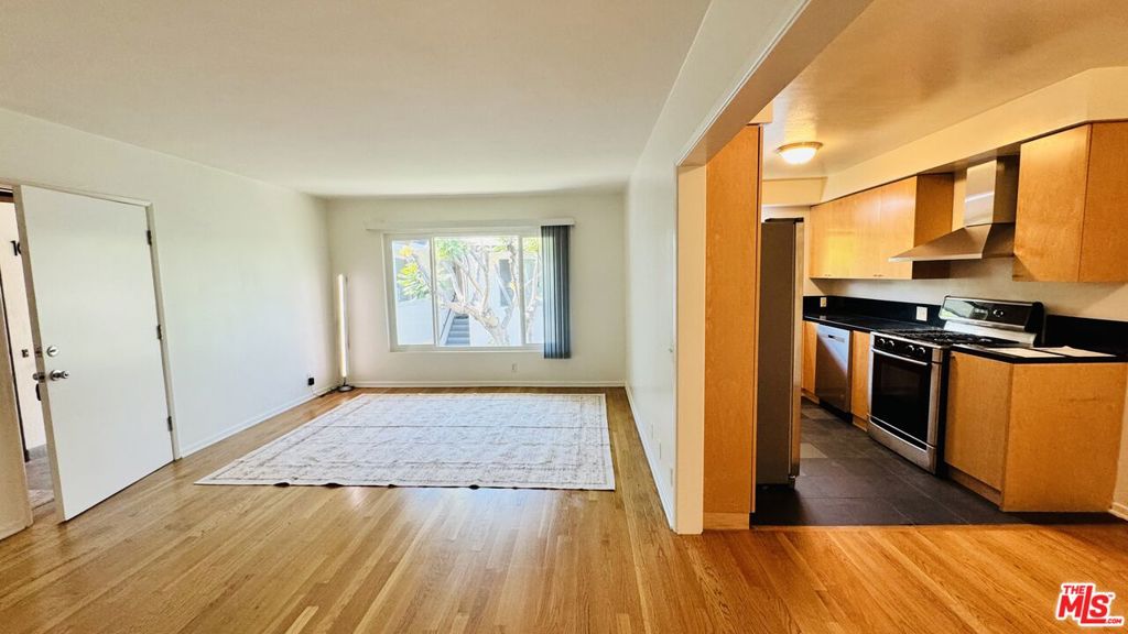 912 6th Street 8 — photo