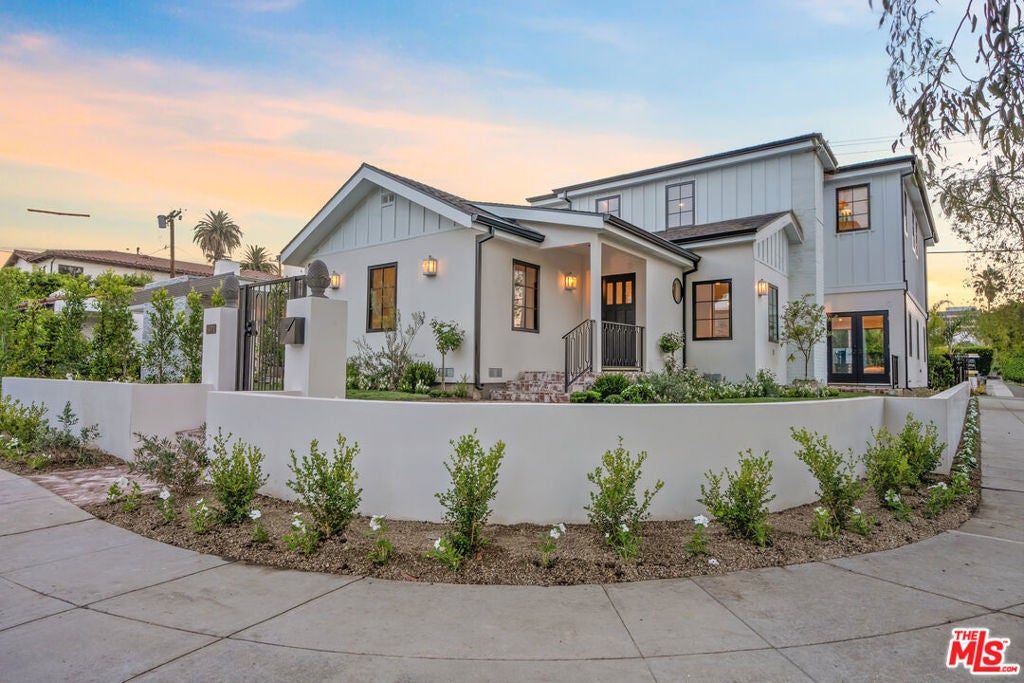 8671 Clifton Way — photo