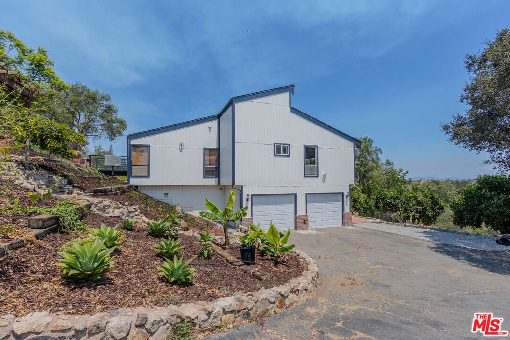 335 Morro Hills Road — photo