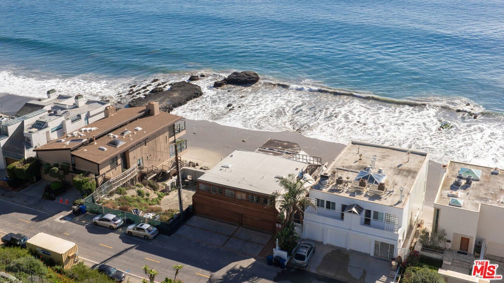 25266 Malibu Road — photo