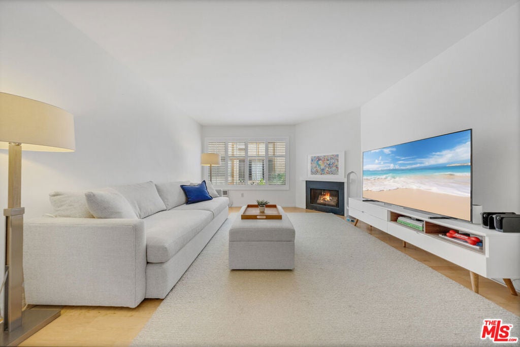 2141 S Bentley Avenue 107 — photo