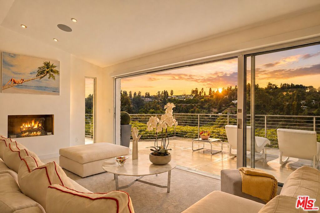 9422 Readcrest Drive — photo