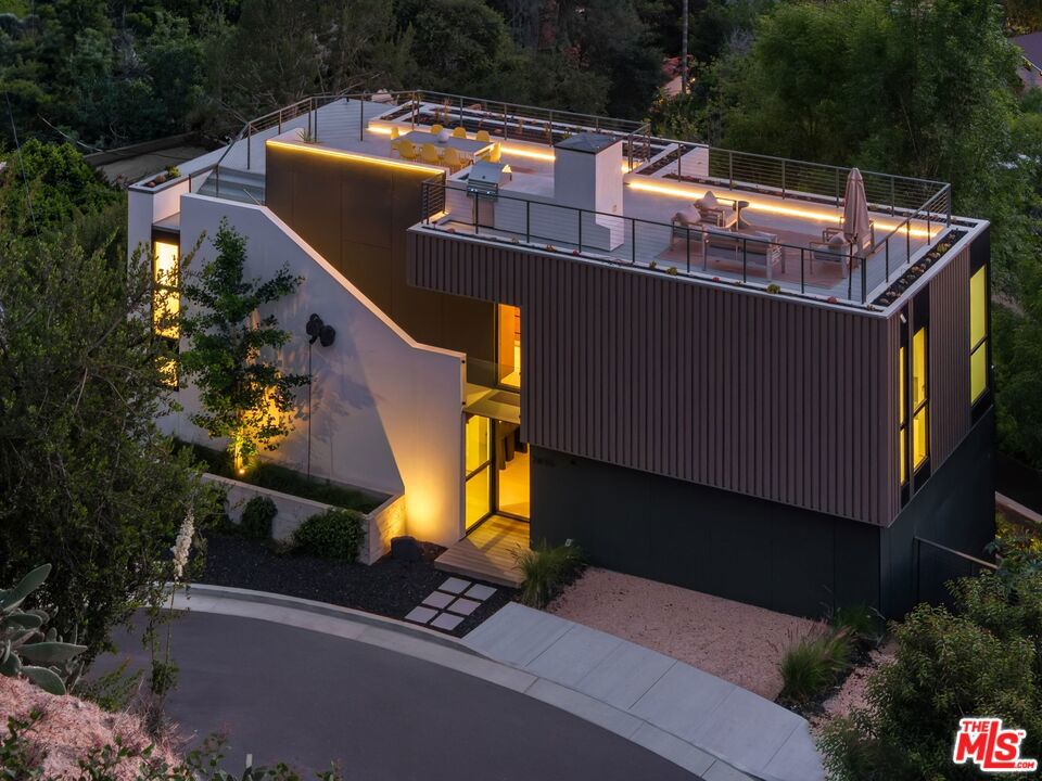 2635 Hargrave Drive — photo