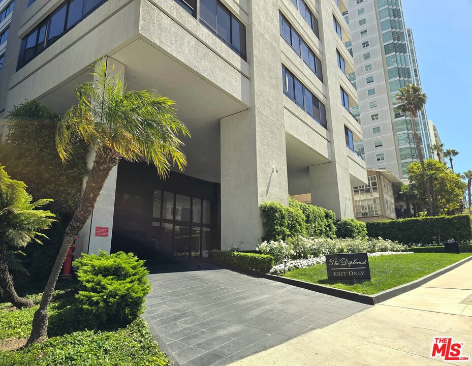 10350 Wilshire Boulevard 404 — photo