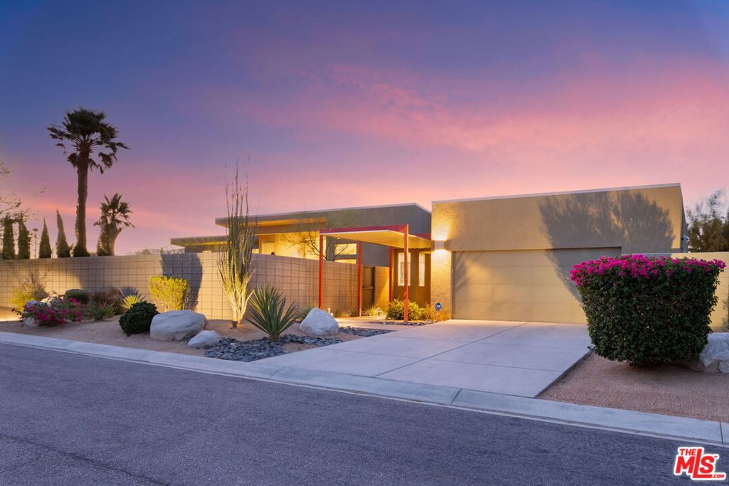 1090 Azure Court — photo