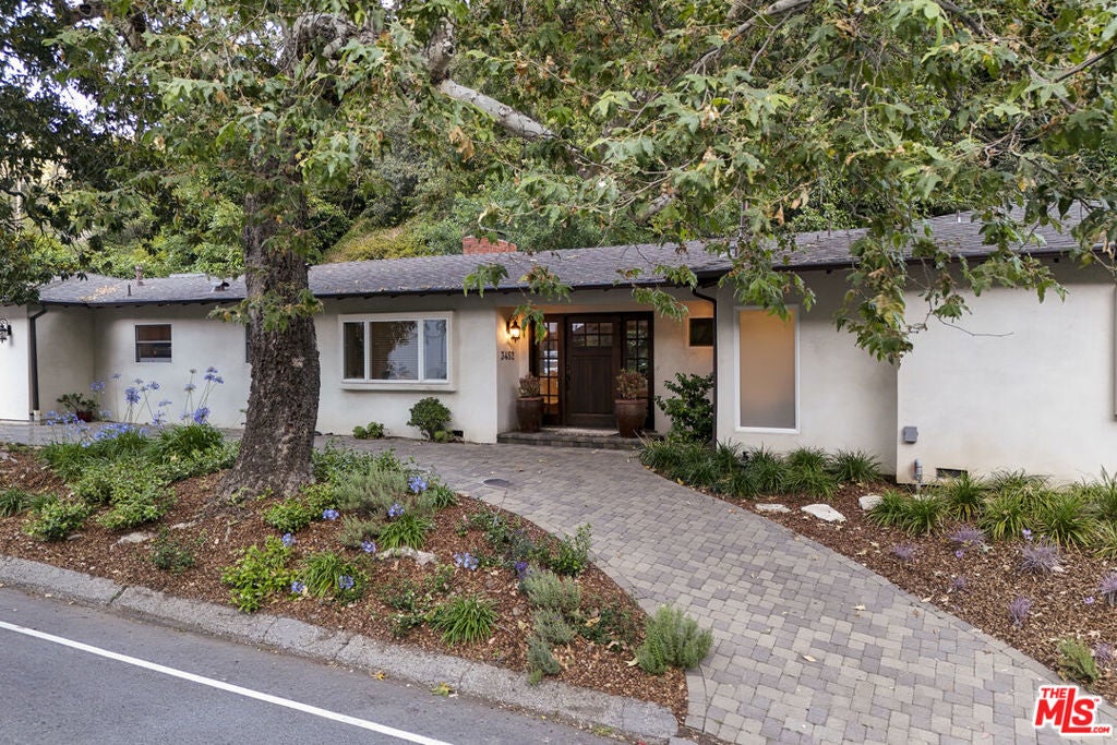 3452 Mandeville Canyon Road — photo