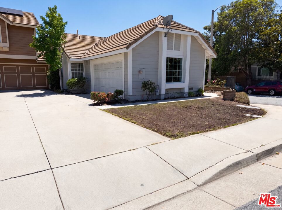 12305 Daisy Court — photo