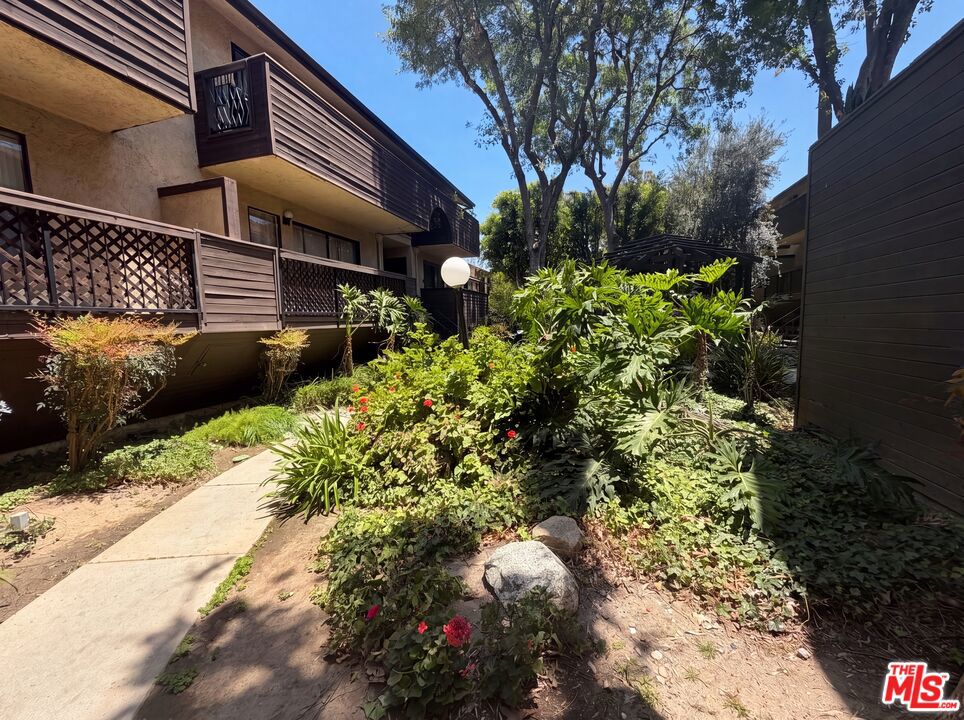 7300 Corbin Avenue M — photo