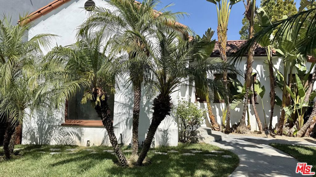 118 N La Peer Drive — photo