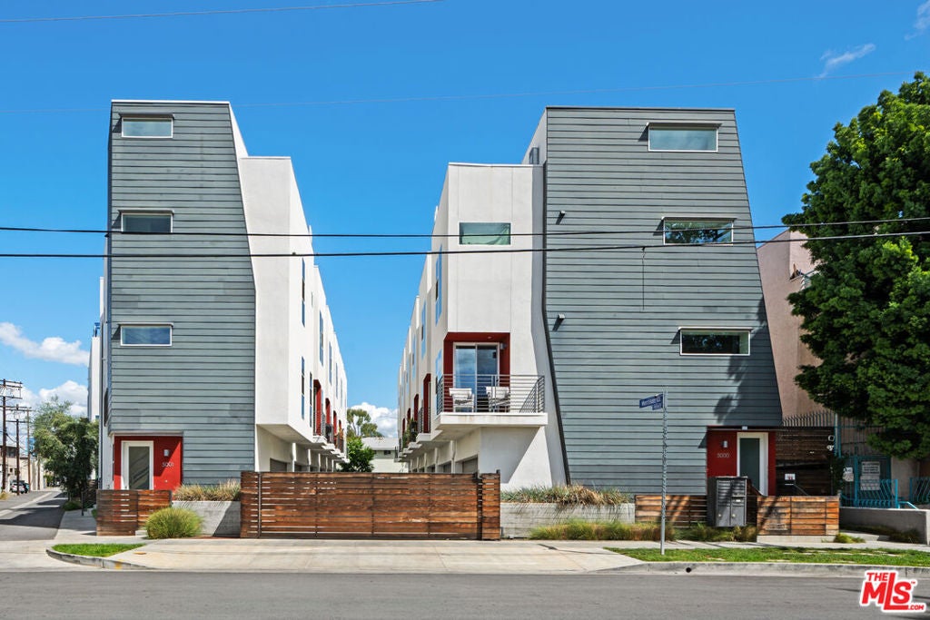 11037 Morrison Street — photo