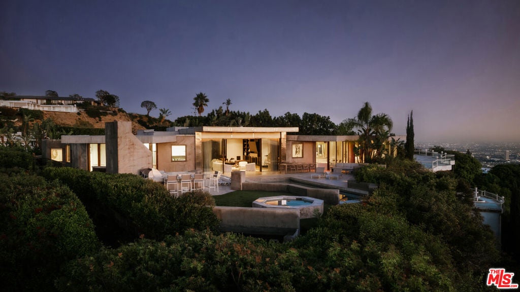 301 Trousdale Place — photo