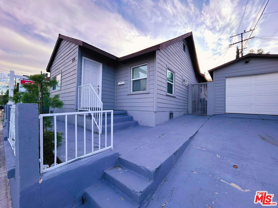 1109 N Chester Avenue — photo