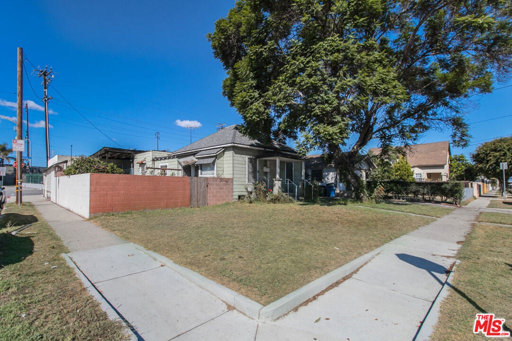 6541 Regent Street — photo