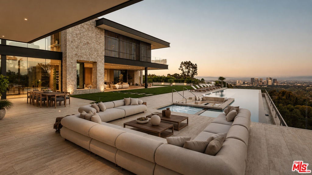 1357 Laurel Way — photo