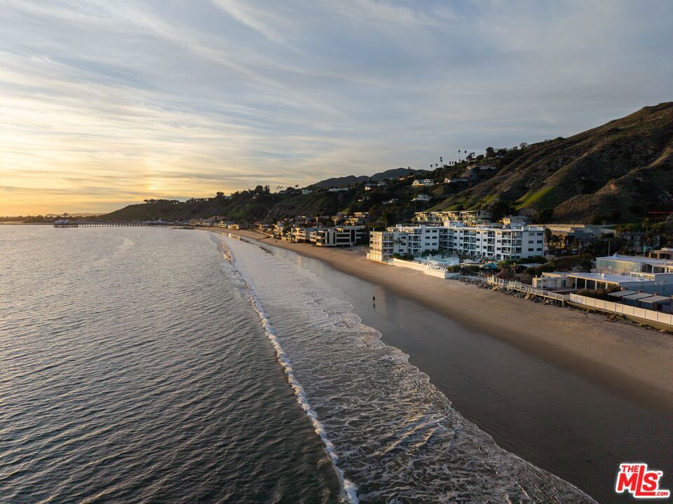 22548 Pacific Coast Highway 101 — photo