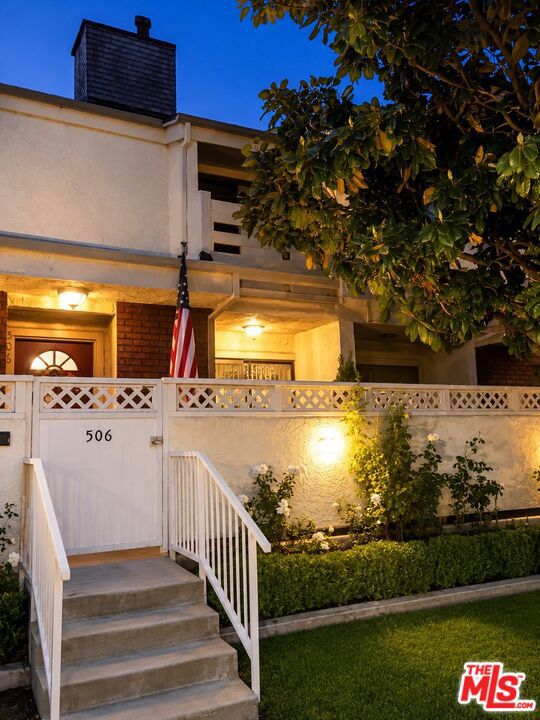 19451 Sherman Way 506 — photo