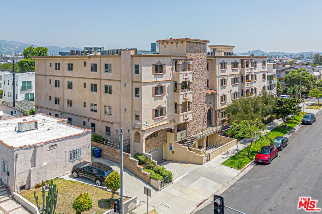 5057 Maplewood Avenue Ph4 — photo