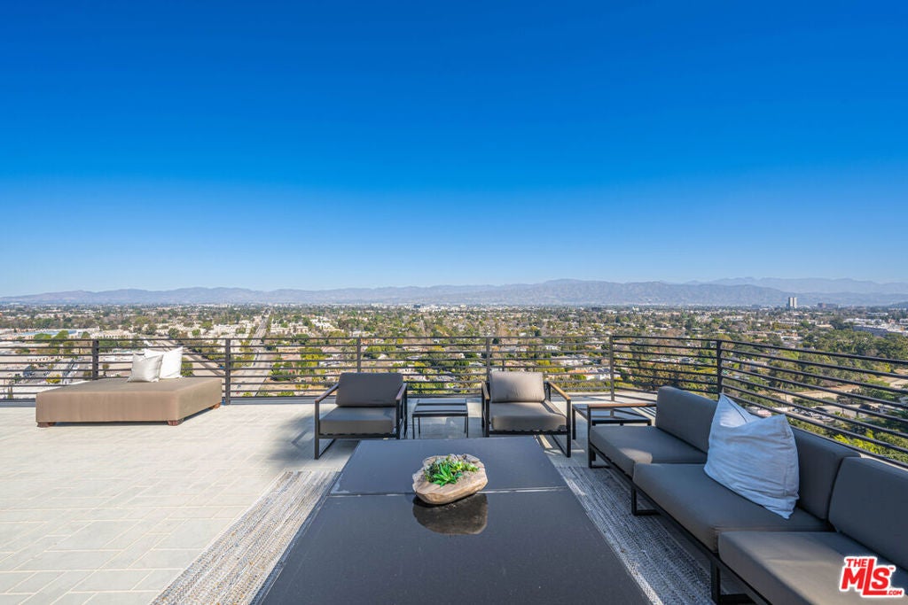 11725 Laurelwood Drive — photo