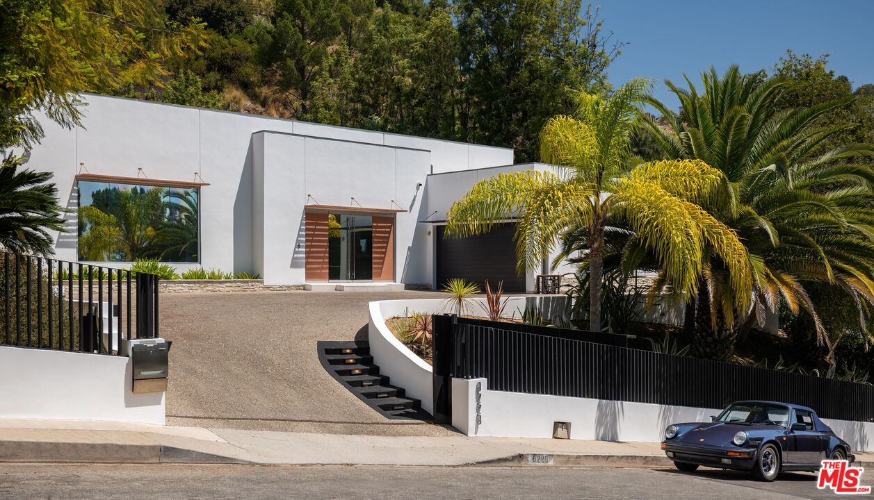 9229 Robin Dr — photo
