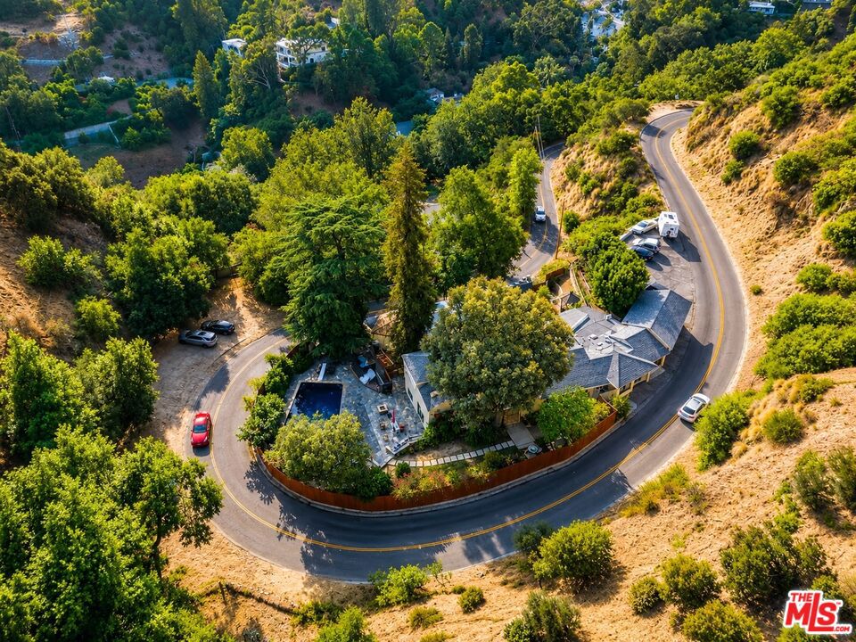 2451 Nichols Canyon Road — photo
