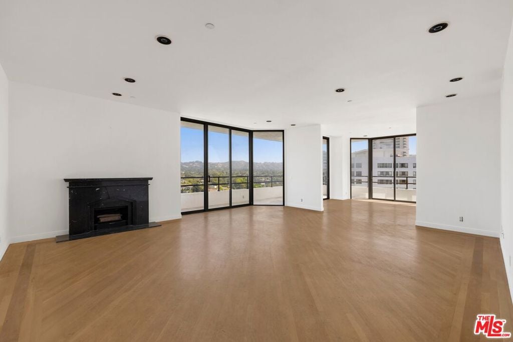 10601 Wilshire Boulevard 1601 — photo