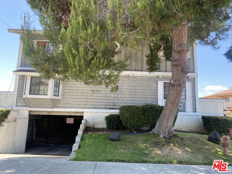 14621 S Berendo Avenue 7 — photo