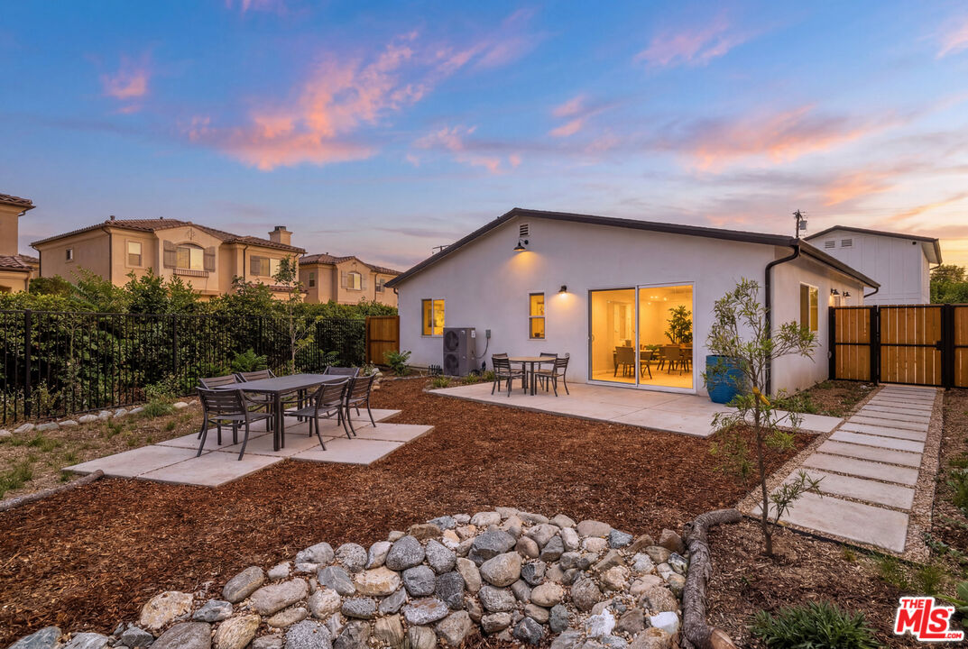 345 Genoa St Adu — photo