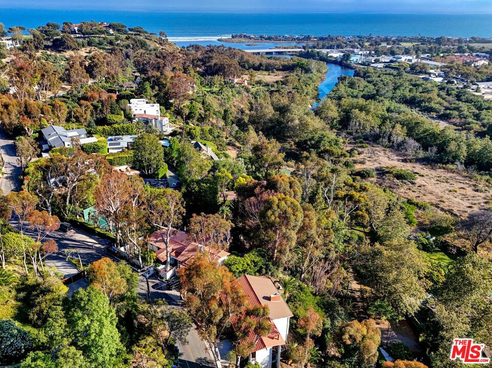 3557 Serra Road — photo