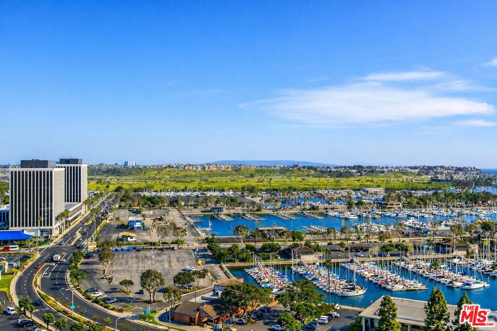 13600 Marina Pointe Drive 1906 — photo