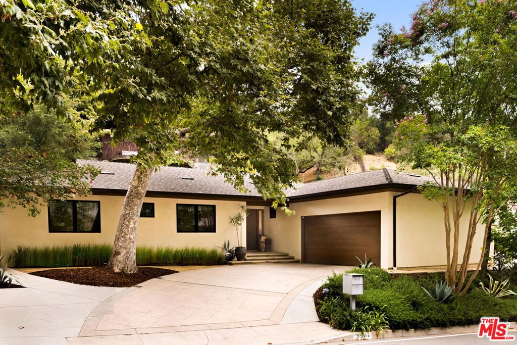 3546 Mandeville Canyon Road — photo