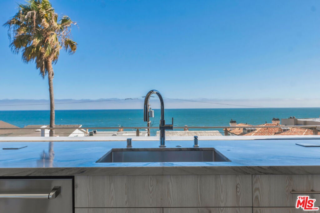 25411 Malibu Road — photo