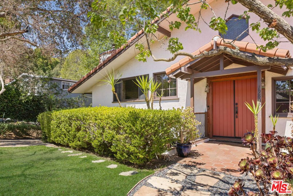 19805 Valley View Drive — photo