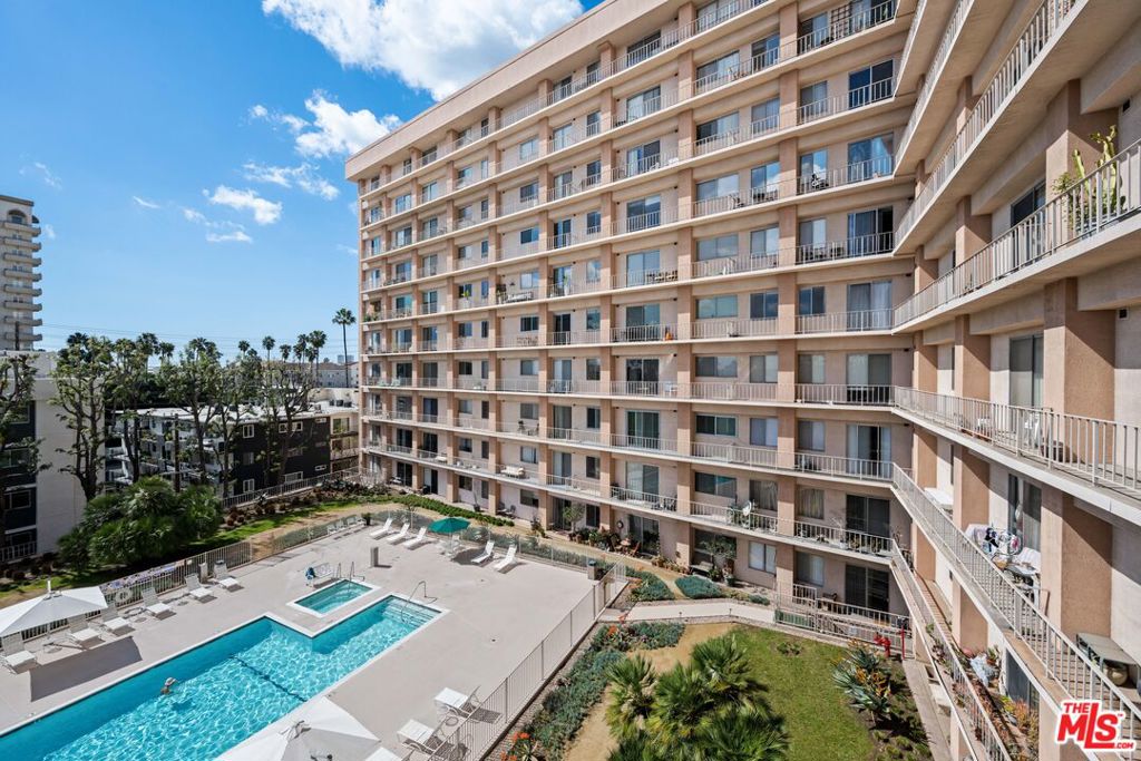 100 S Doheny Drive 512 — photo