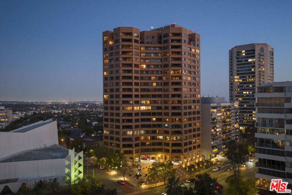 10430 Wilshire Boulevard 2001 — photo