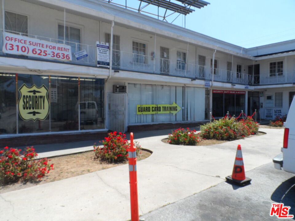 8611 Crenshaw Boulevard 205 — photo