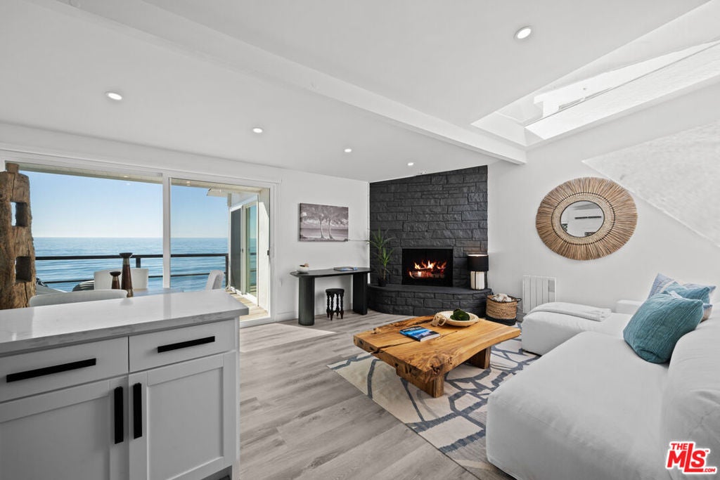 25154 Malibu Road 2 — photo