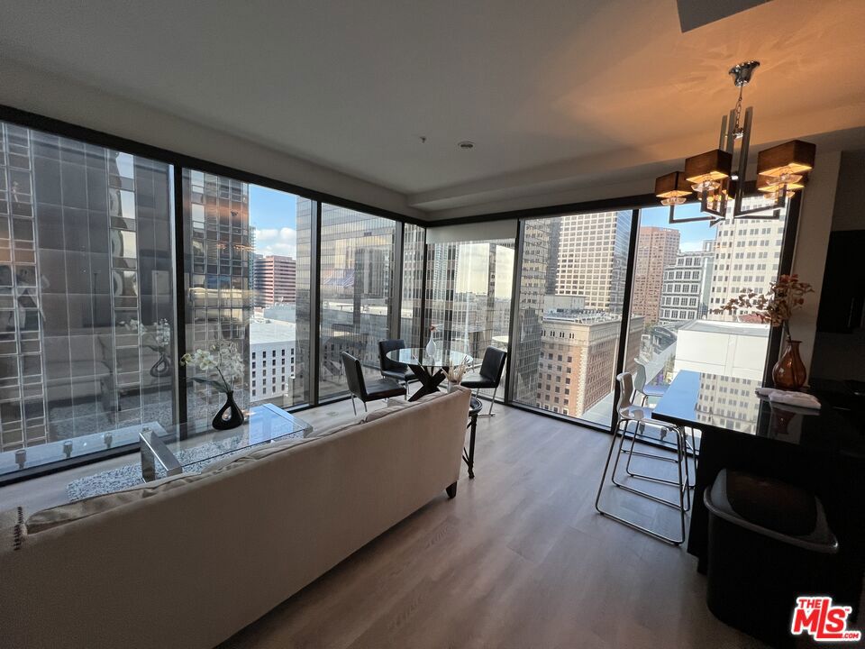 655 S Hope Street 1605 — photo