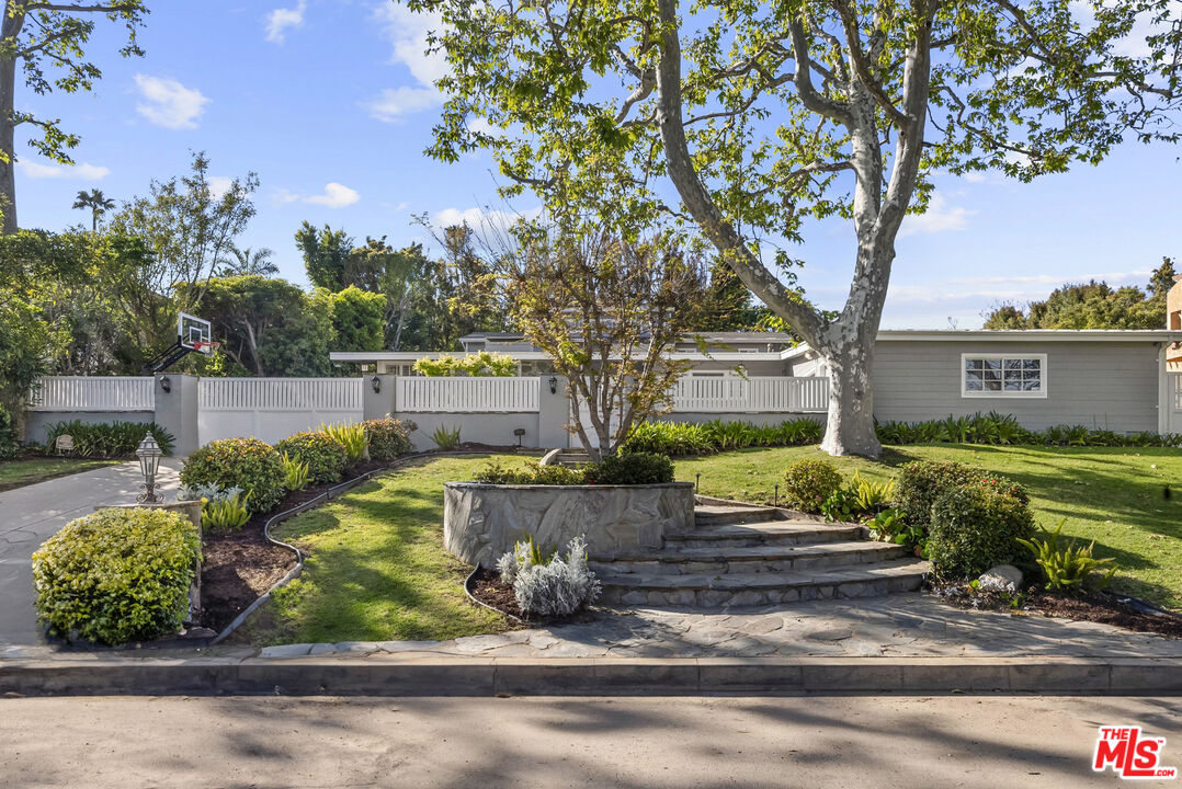1233 Corsica Dr — photo