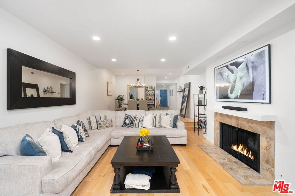 4338 Redwood Avenue B213 — photo